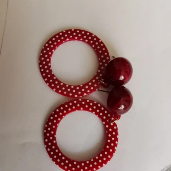 Red acrylic light weight earring - Picture 4 of 7